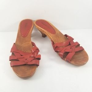 Gianni Bini Kitten Heel Wood Sandals Size 9.5. S735